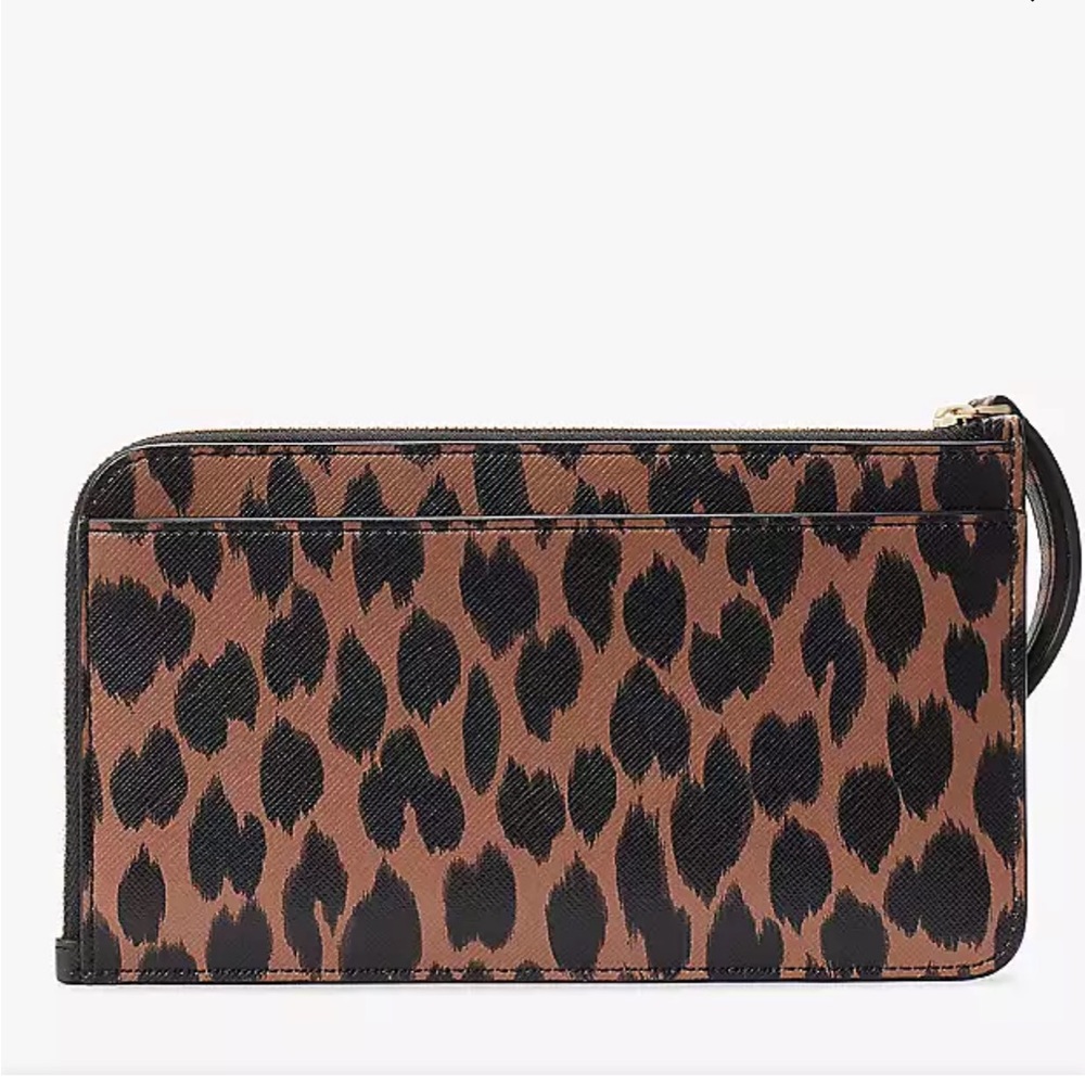 Kate Spade Lucy Medium L-Zip Wristlet
COLOR:
Multi
NWT - Picture 7 of 16